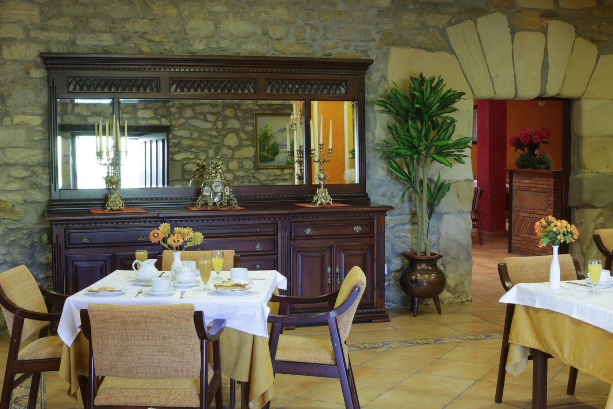 Hotel Casona Los Caballeros Santillana del Mar Exterior photo