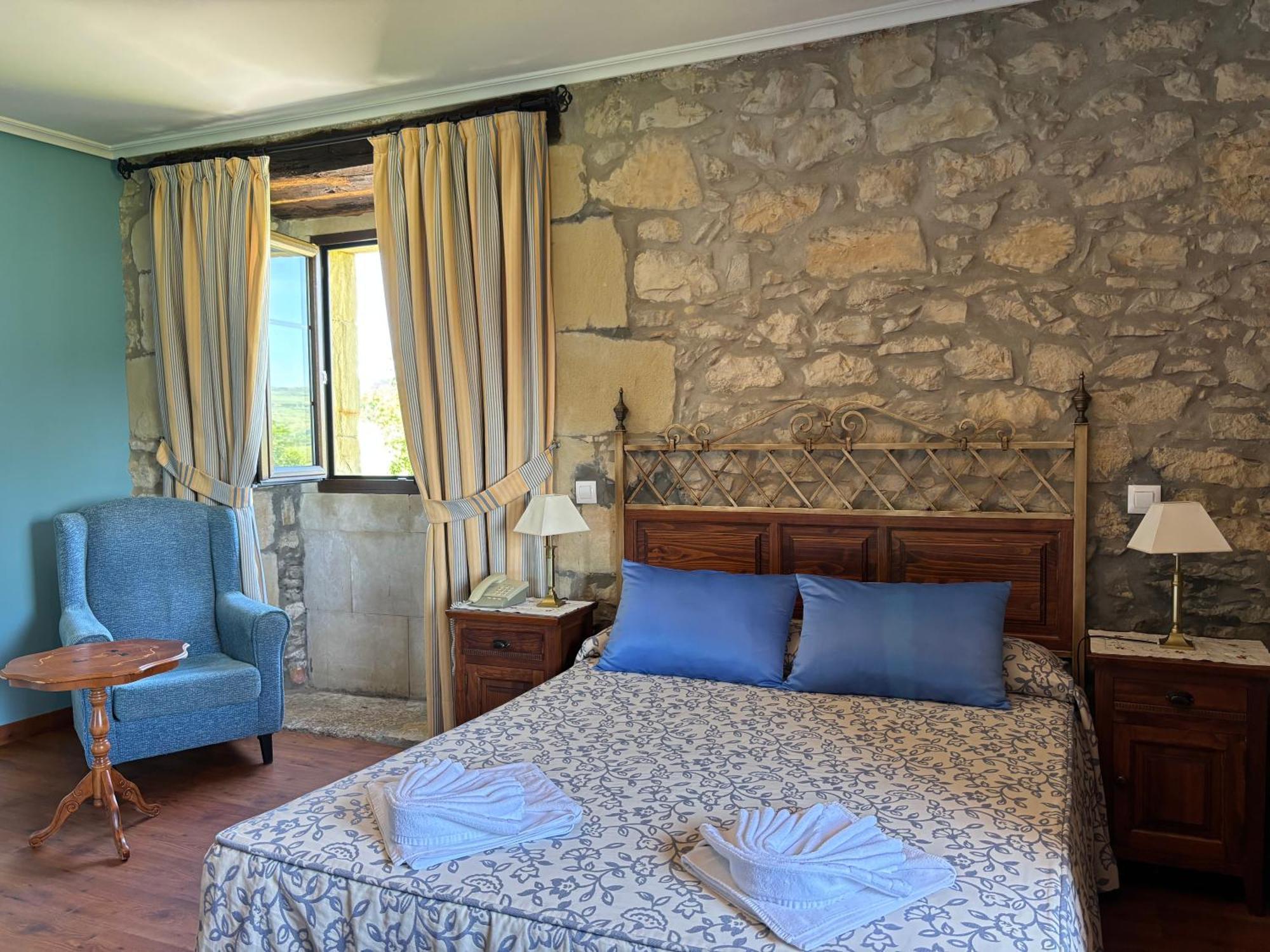 Hotel Casona Los Caballeros Santillana del Mar Exterior photo