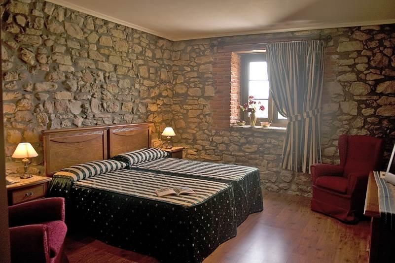 Hotel Casona Los Caballeros Santillana del Mar Room photo