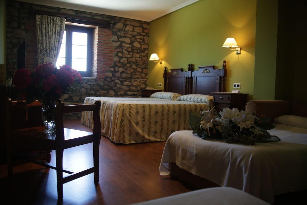 Hotel Casona Los Caballeros Santillana del Mar Exterior photo