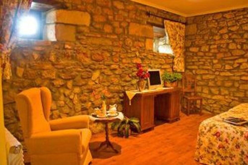 Hotel Casona Los Caballeros Santillana del Mar Exterior photo